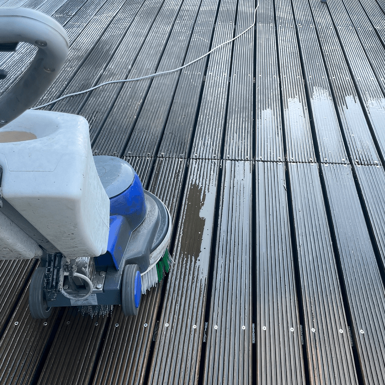 detail terrasvloer bij terrasreiniging FixVloer